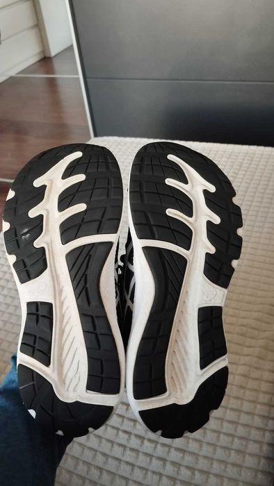 Дамски маратонки Asics размер 38 черни с бяло