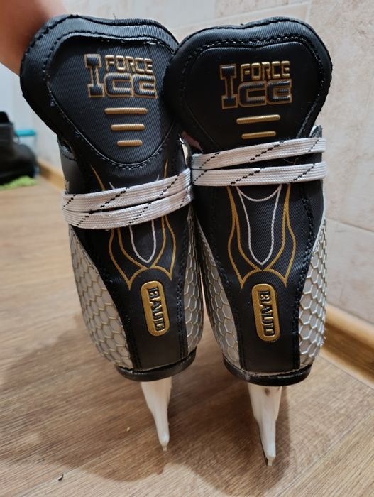 Хоккейные коньки