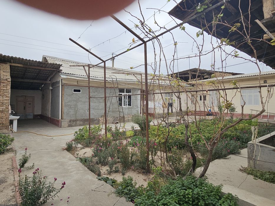 Qibray markazida 6 stilling uy sotiladi