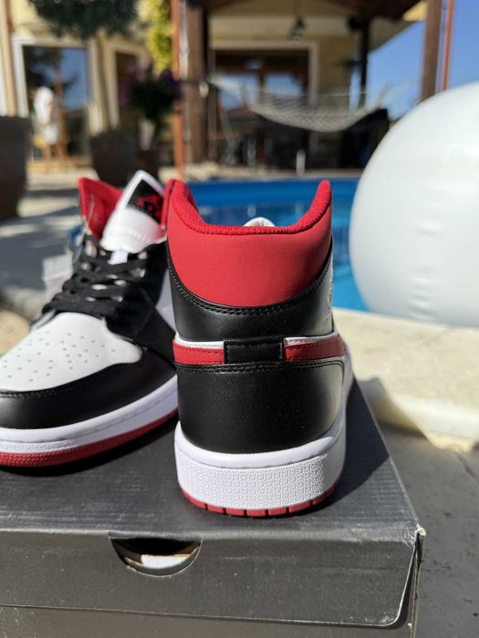 Jordan 1 Mid Gym Red Black White Кецове 44 EUR + Кутия нови
