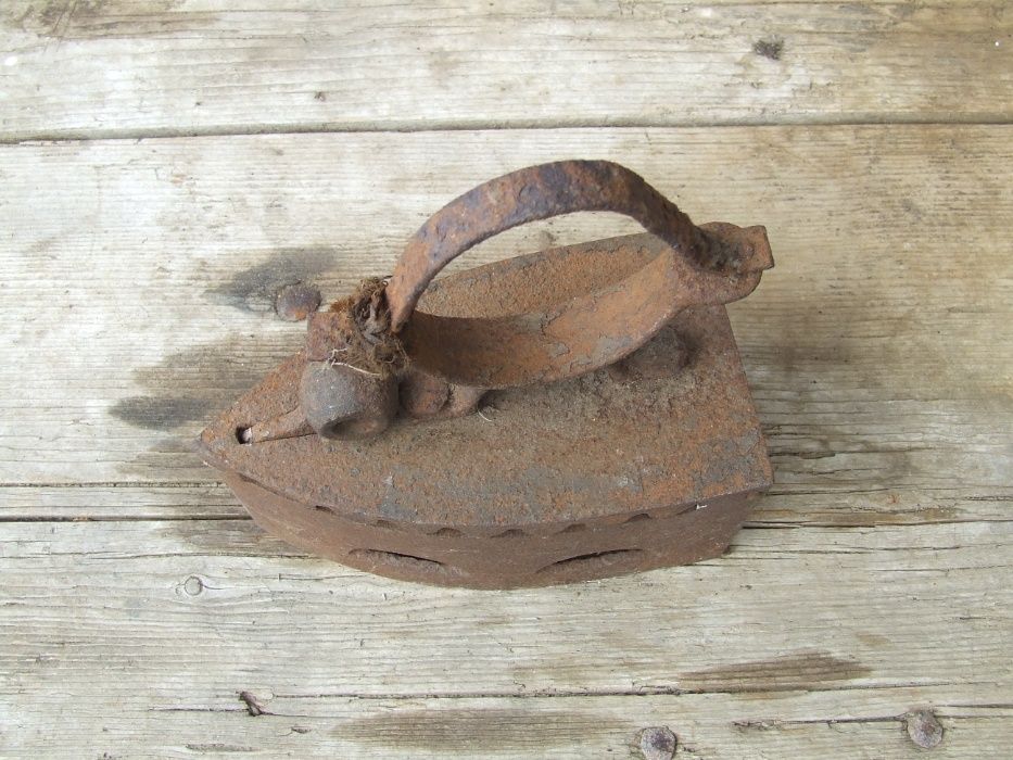 Fier de calcat cu carbuni, pt colectionari