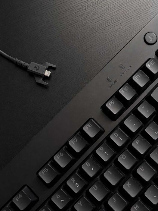 Механична клавиатура Logitech G Pro RGB