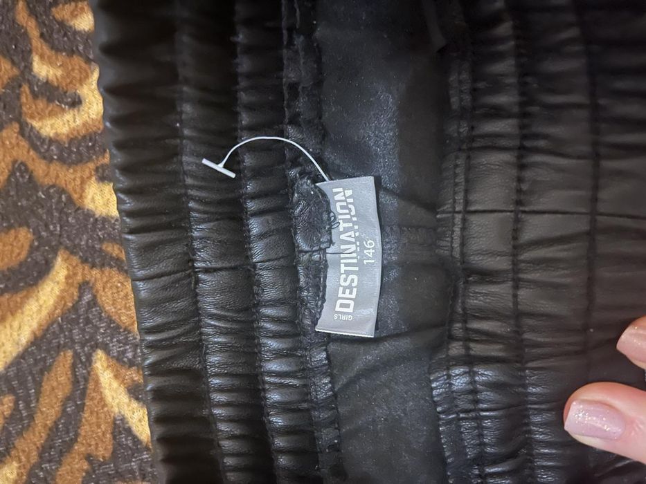 Чисто нов кожен панталон