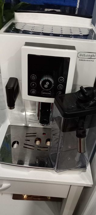 Кафе автомат Делонги бяла