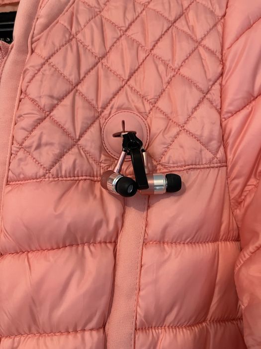 Розовая куртка Guess