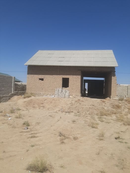 Ховли сотилади      .