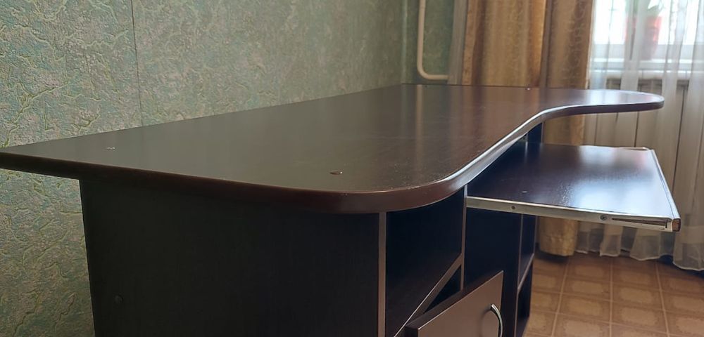 Стол компьютерный