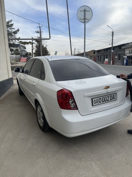 Жентра идеал автомобил