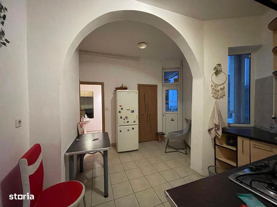 Proprietar- Inchiriez apartament 3 camere Victoriei cu balcoane