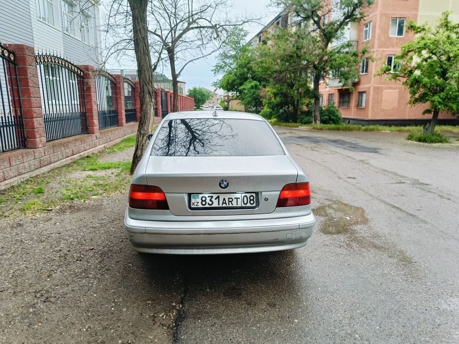 Бмв е39 в хорошем состоянии газ-бензин