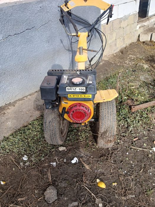 Vând motocultor cu remorca sau schimb cu animale