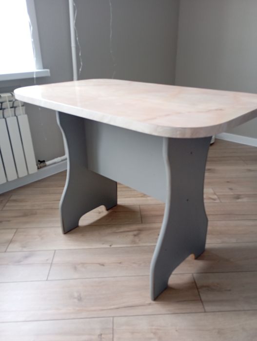 Продам стол кухонный б.у.