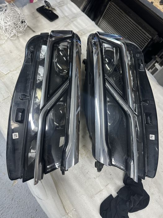 Faruri stânga dreapta vw touareg 3.