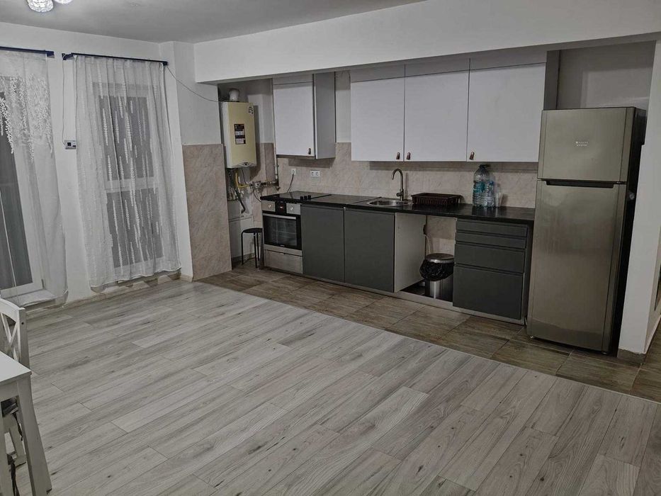 Închiriez apartament