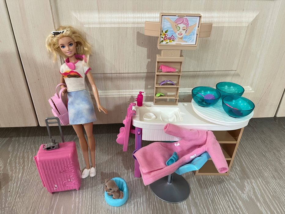 Сет кукла Барби на път плюс комплект за спа салон