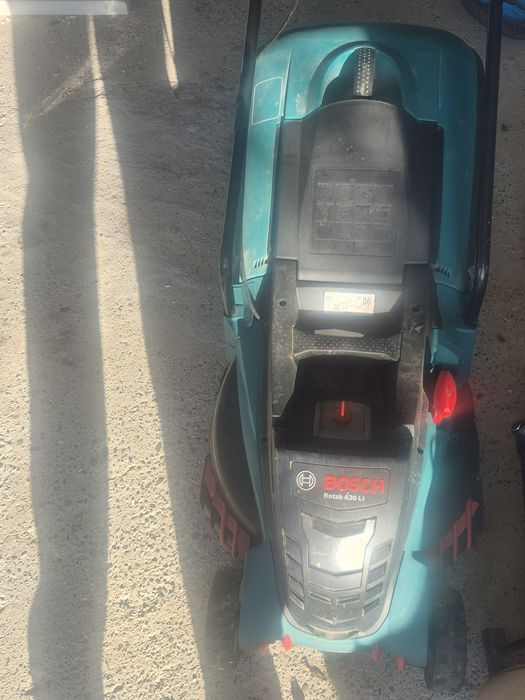 Masina de tuns iarba bosch