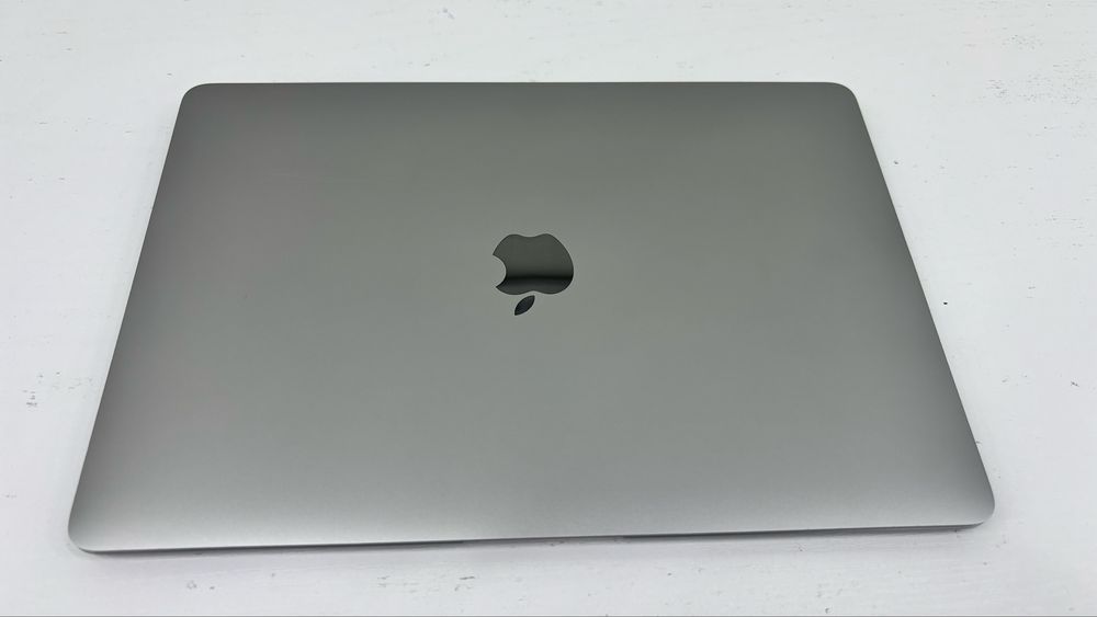 MacBook Air M1 / 16 GB ОЗУ / 256 GB SSD (Разбит экран)