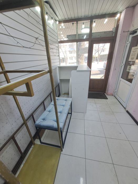 продам ресепшен вешалку и скамейку