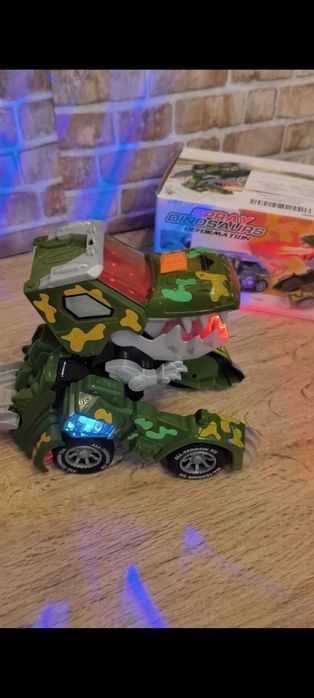 Jucărie dinozaur transformabilă cu lumini,muzică si ,,fum''