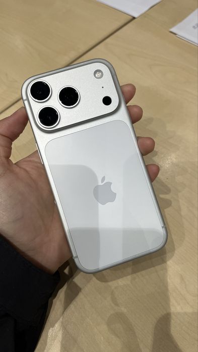 Iphone 17pro 256 гб