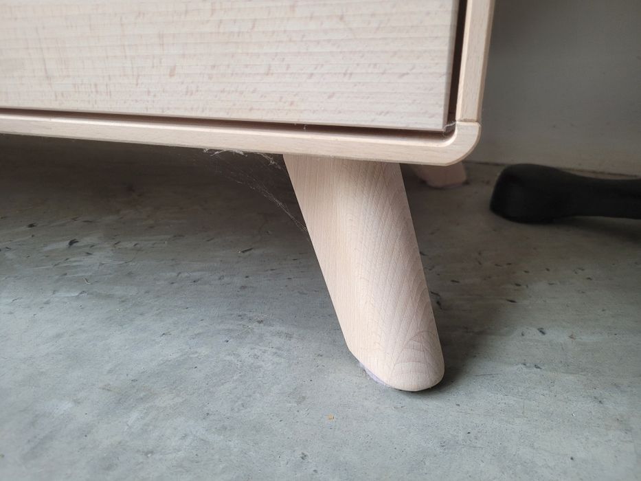 Продавам нов шкаф избелен  бук масив 140х75х40 см