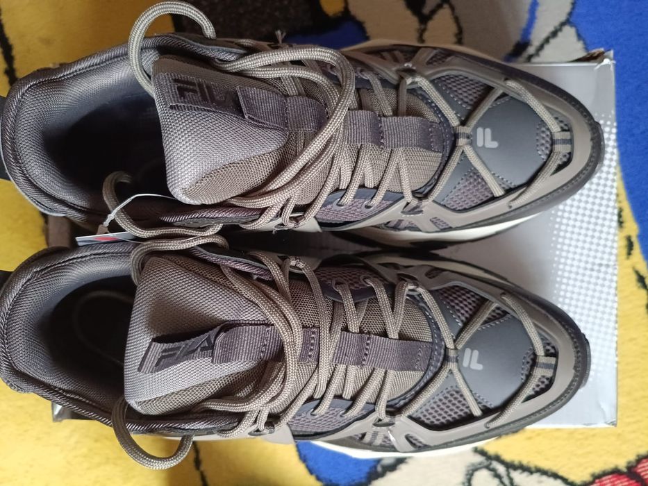 Продам кроссовки fila trace low