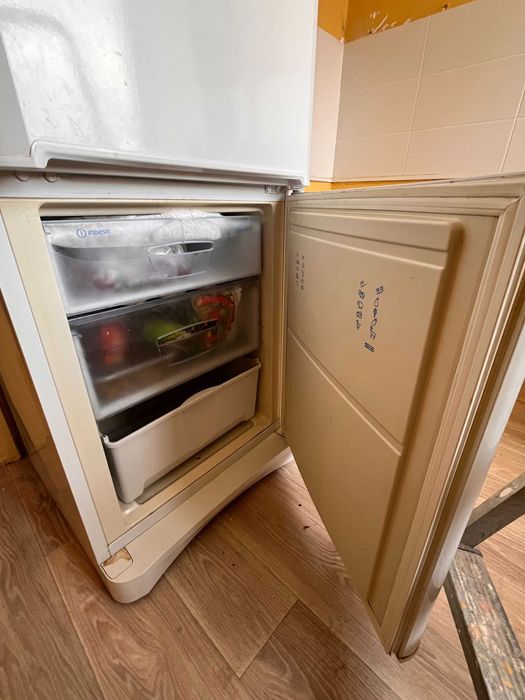 Холодильник Indesit, бу, дешево