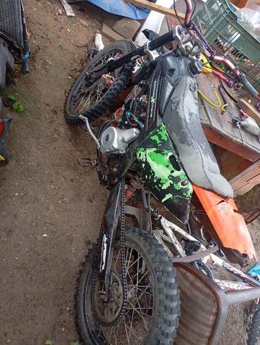 Vnd cross 125,motor nou are 20 de ore de funcționare merge perfect