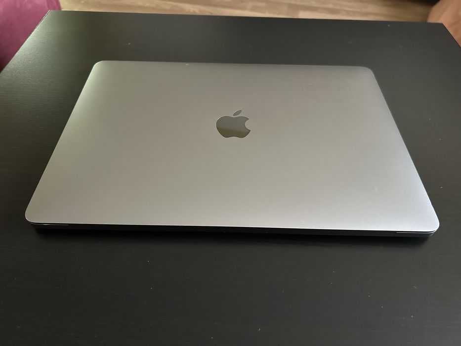 Vând Macbook Pro A1708 i5 8 GB RAM 256 GB SSD 199 cicluri