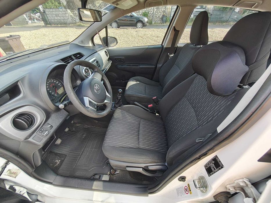 TOYOTA Yaris 2012 — imagine 4