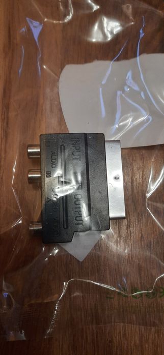 Adaptor EuroScart-3RCA+S-VHS cu comutator,Nou!