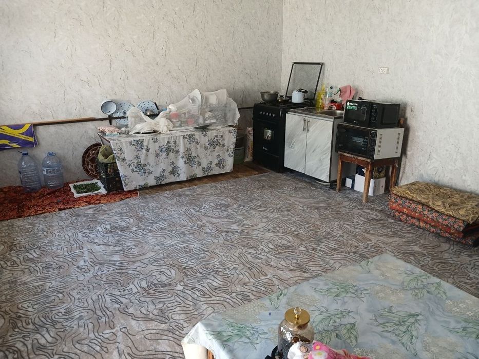 Окковок Умид МФЙ Узумзор кучаси 2 ховли уй сотилади. 2 та санузел, газ