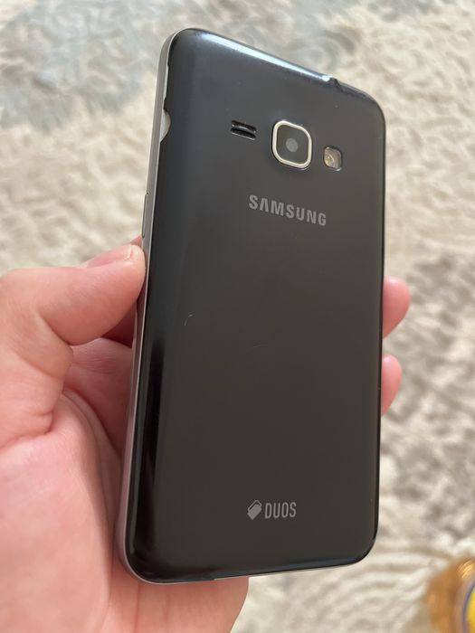 Продаю Samsung galaxy j1 2016