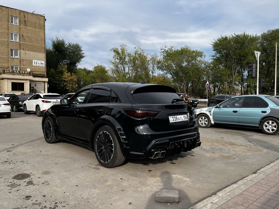 INFINITI FX37 Черный / Обвес