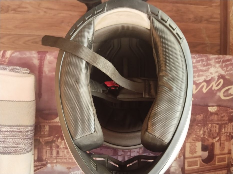Продам мотошлем YEMA