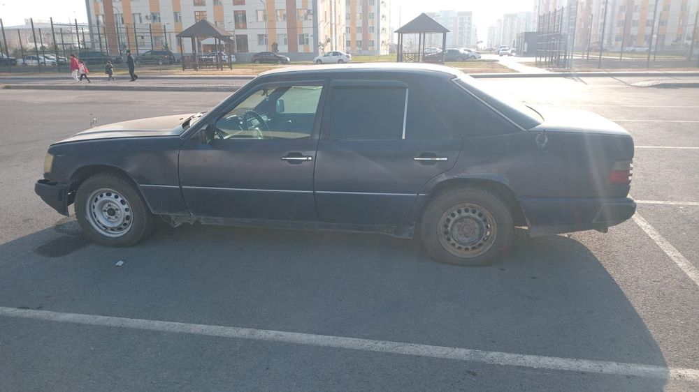 Машина Мерседес-280