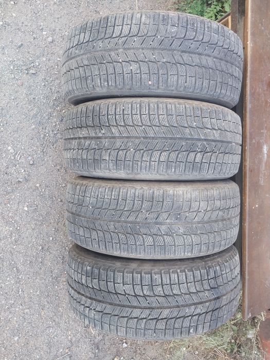 4 шины Michlen 225 55 R17. Пробег один сезон.