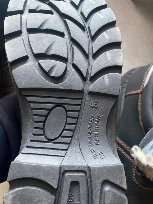 Продам ботинки мужские