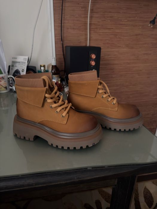 Продам ботинки новые