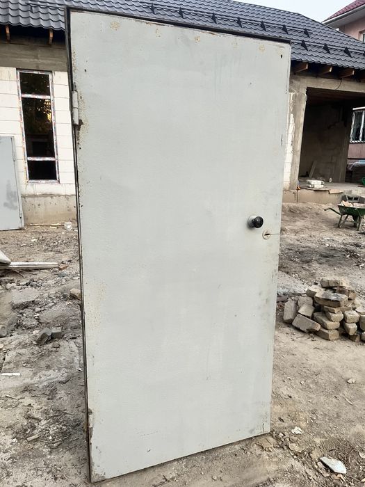 Дверь металлический