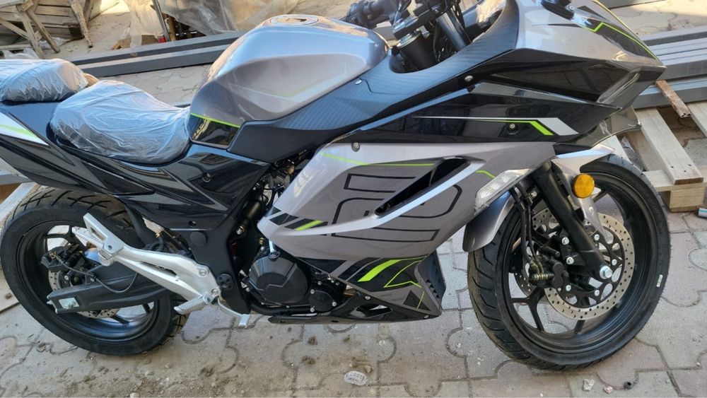 Мотоцикл Yamaha 400 кубовый