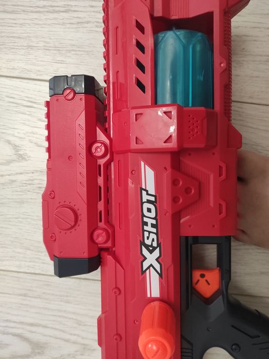 Игрушечный пистолет с пулями