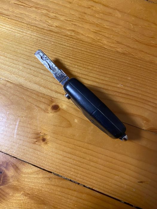 Ключ с дистанционно заключване за GOLF 4 и кора за крика в резерв.гума