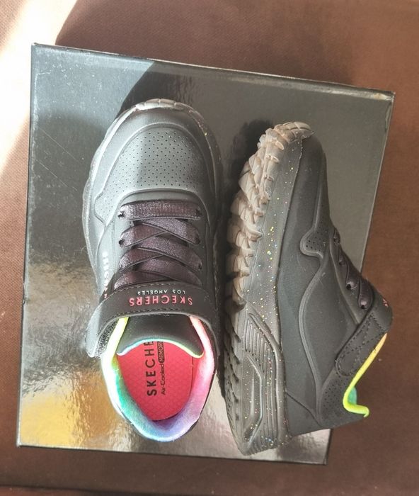 Adidași Skechers fete, mărimea 28, stare excelentă