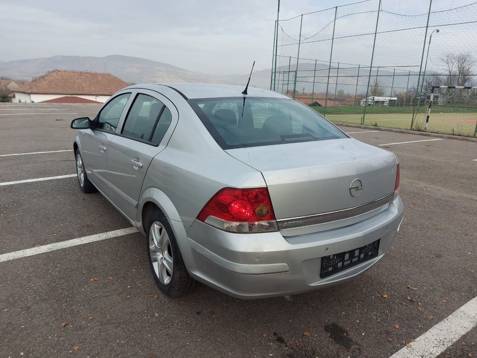 Opel Astra H Sedan 1.6 benzina 162000km