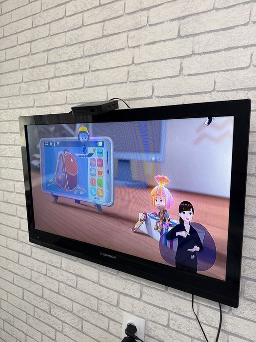 продам Телевизор 82 см