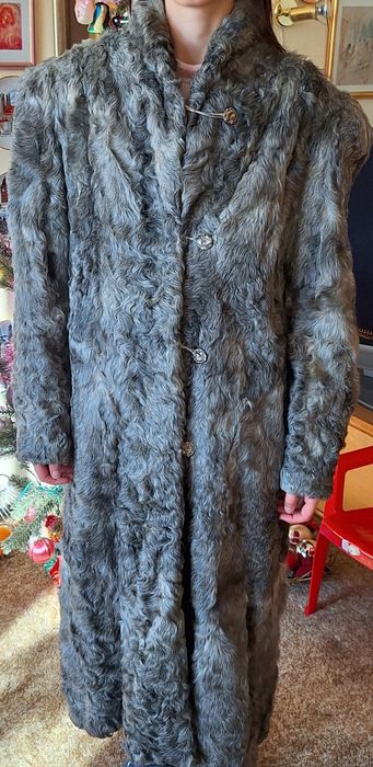 Сиво дамско дълго палто