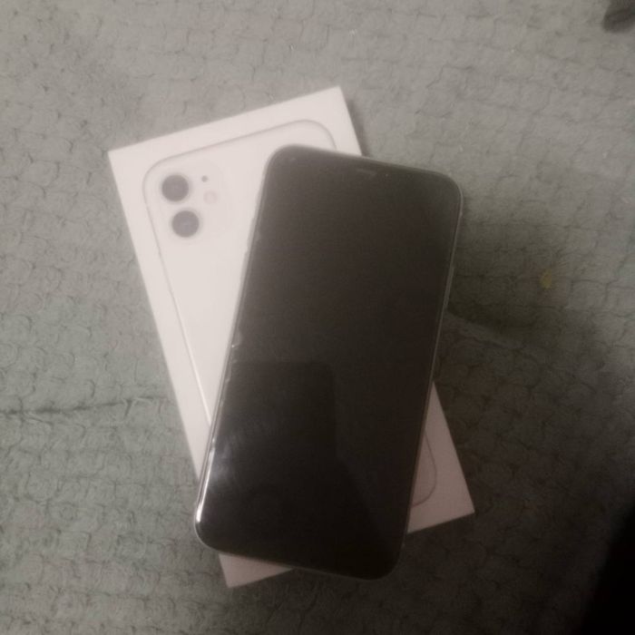 Айфон 11 128гб..