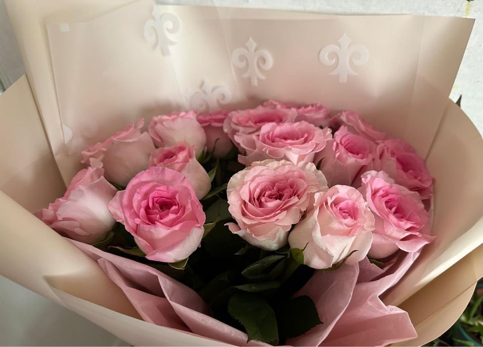 Ақ гүлдер 4000 т.  Роза 9000 т