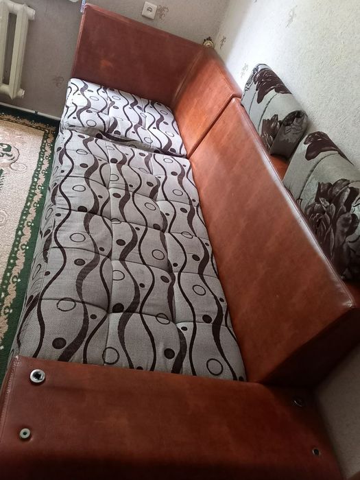 Ugalok mebel sotiladi.